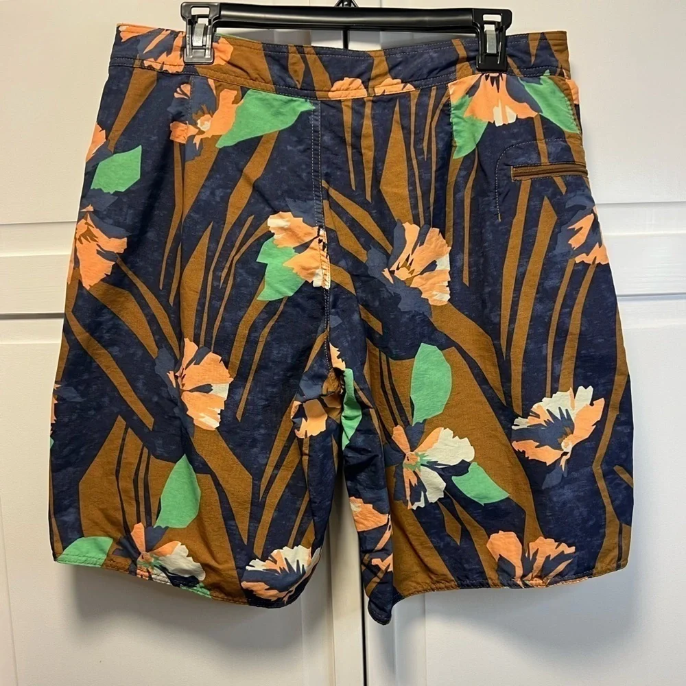 Patagonia Wavefarer Board Short Men's Size 32 Floral Swim Shorts - Multicolor